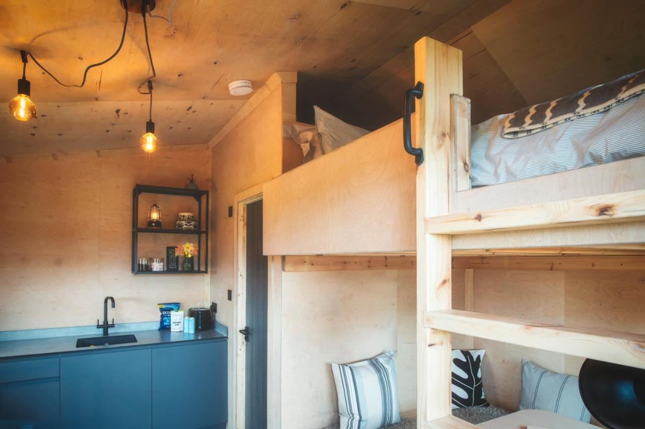 טרורו Luxury Glamping Cabin With Outdoor Bath On Cornish Flower Farm מראה חיצוני תמונה