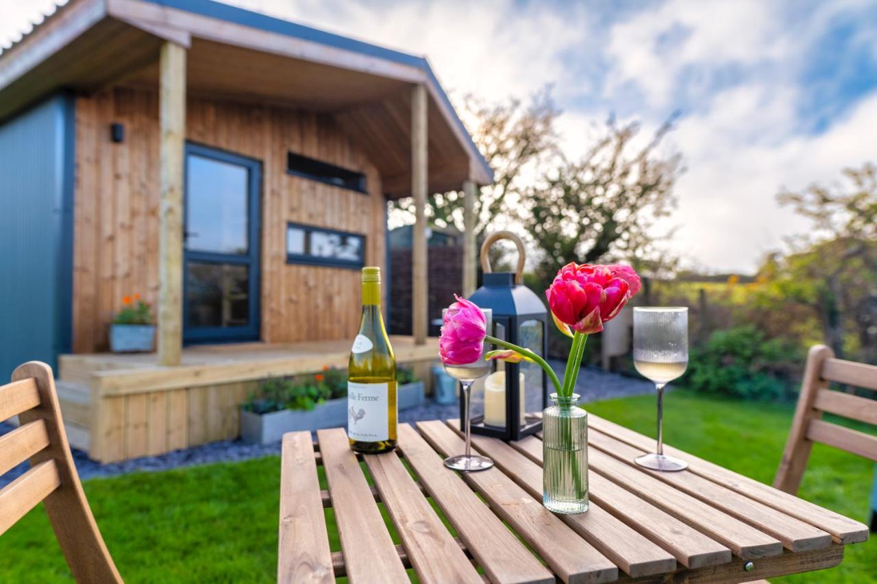 טרורו Luxury Glamping Cabin With Outdoor Bath On Cornish Flower Farm מראה חיצוני תמונה