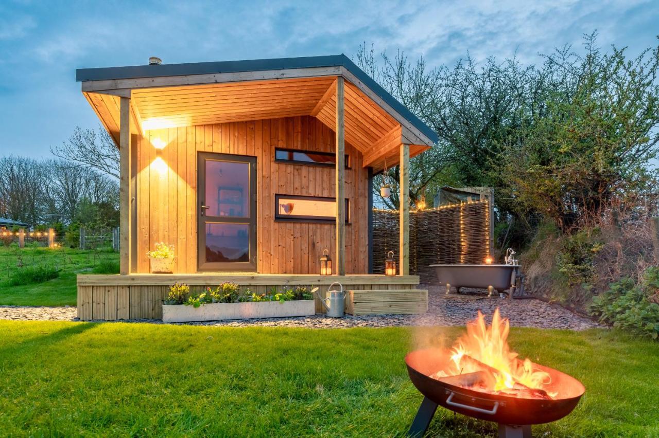טרורו Luxury Glamping Cabin With Outdoor Bath On Cornish Flower Farm מראה חיצוני תמונה