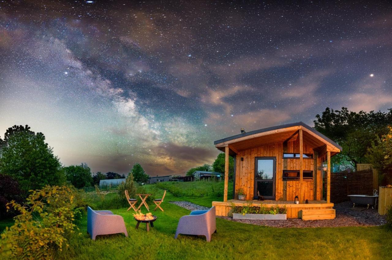 טרורו Luxury Glamping Cabin With Outdoor Bath On Cornish Flower Farm מראה חיצוני תמונה