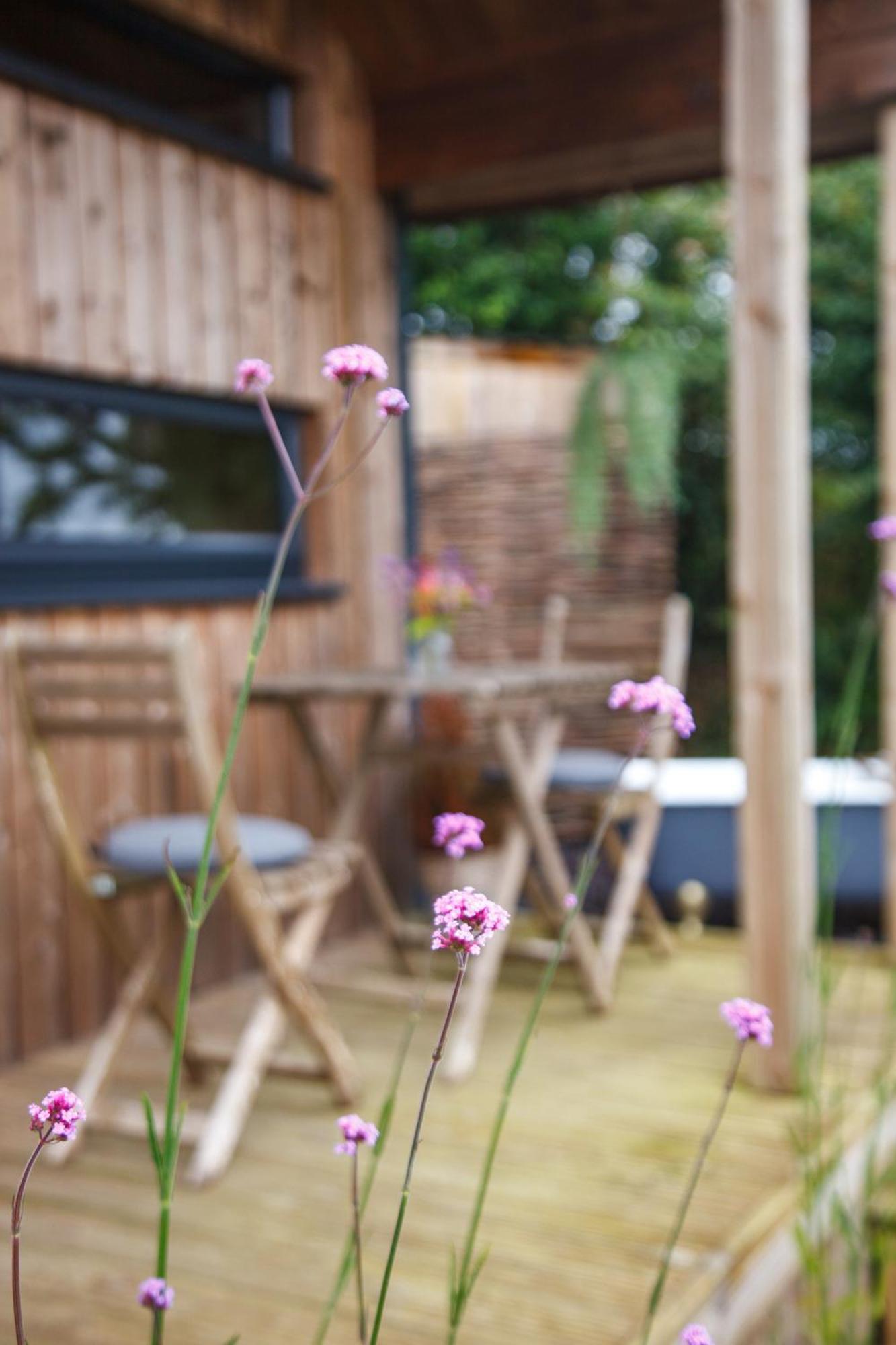 טרורו Luxury Glamping Cabin With Outdoor Bath On Cornish Flower Farm מראה חיצוני תמונה