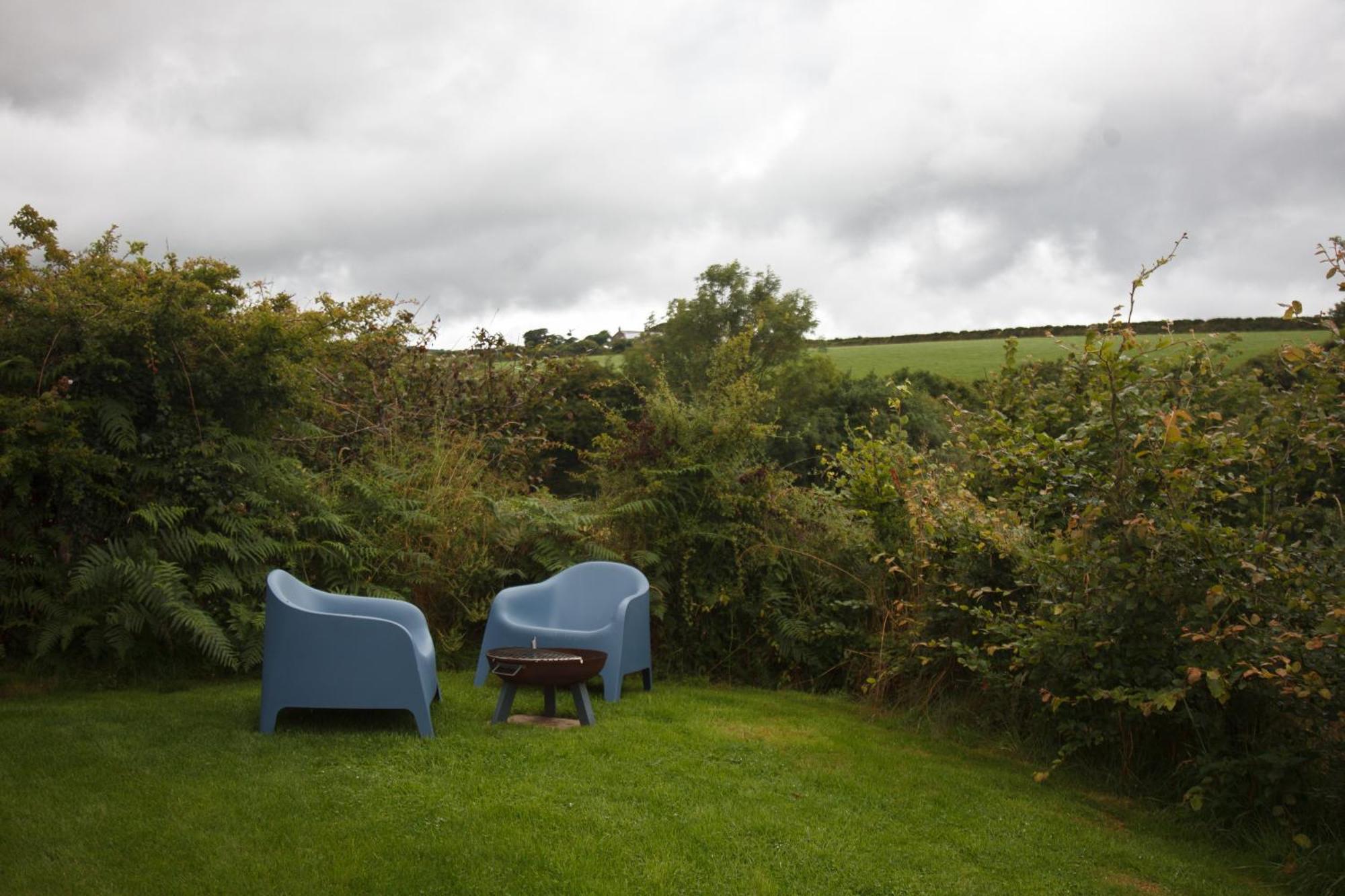 טרורו Luxury Glamping Cabin With Outdoor Bath On Cornish Flower Farm מראה חיצוני תמונה