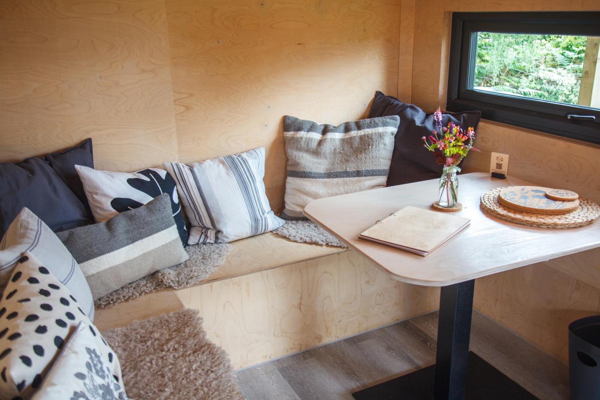 טרורו Luxury Glamping Cabin With Outdoor Bath On Cornish Flower Farm מראה חיצוני תמונה